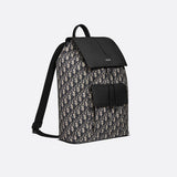 Handle and strap detail of premium everyday-luxe women's handbag – women's luxury accessory