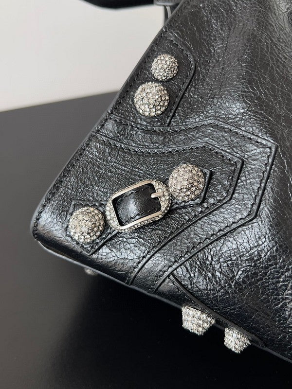Zivas Charm Streamlined Design Fashion Handbag (Contemporary Shape Language) – Interior View