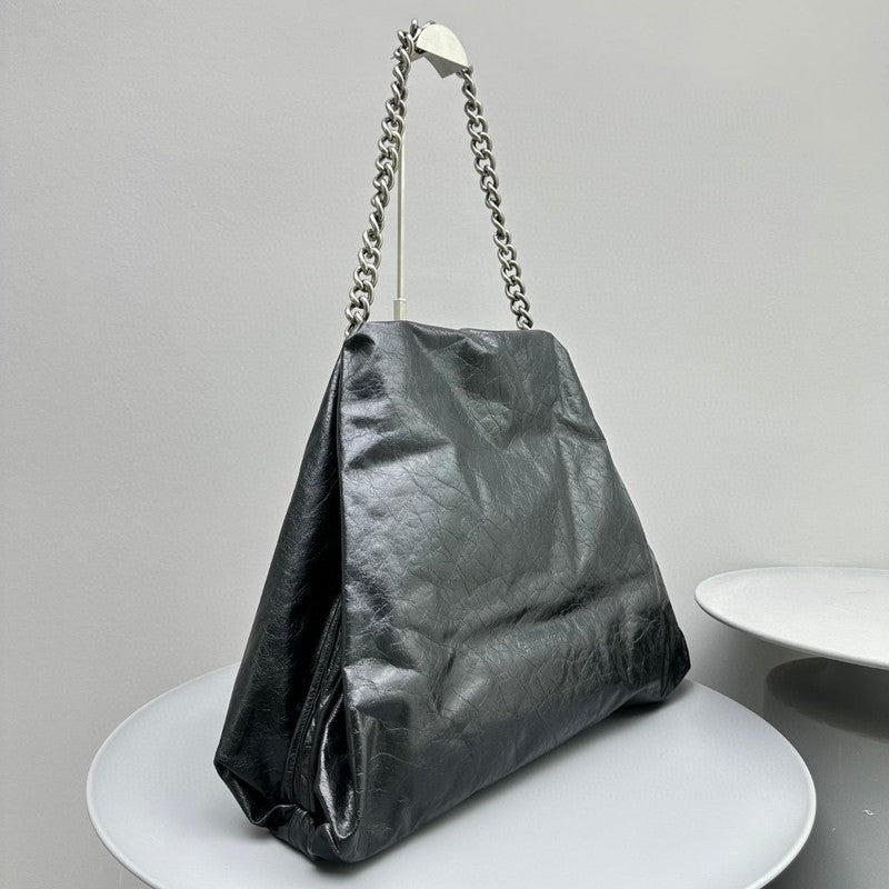 Zivas Charm Modern Minimalist Look Fashion Handbag (Polished Everyday Piece) – Lifestyle Shot