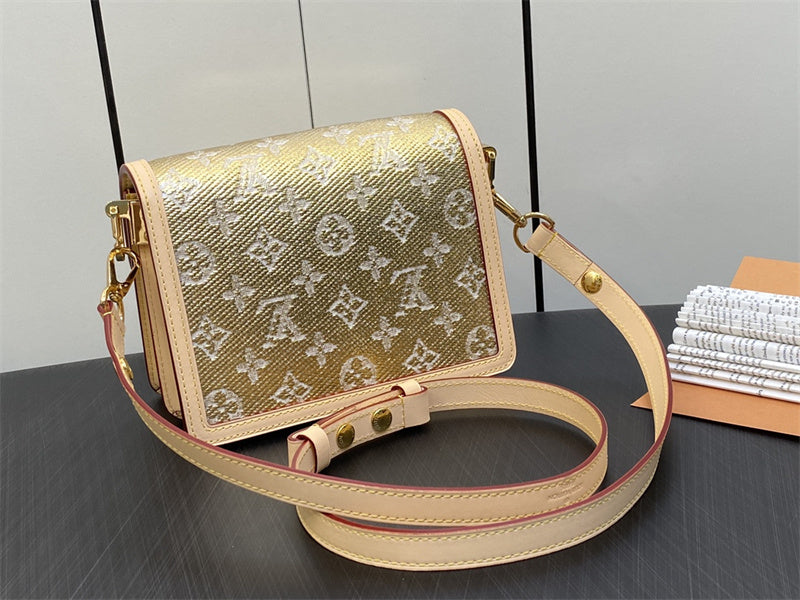 smart carryall bag detail view showing craftsmanship 14