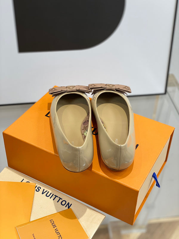 Louis Vuitton shoes Style 303 - back heel detail