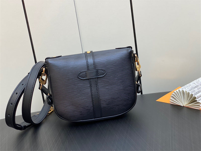  Sleek everyday bag front view 7