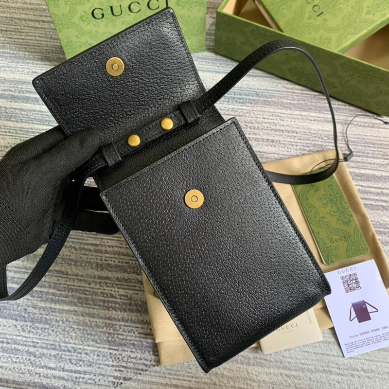 Handle and strap detail of statement elevated women's handbag – women's everyday handbag