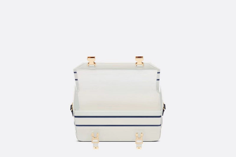 Side profile of sleek everyday-luxe women's handbag – women's designer-style accessory