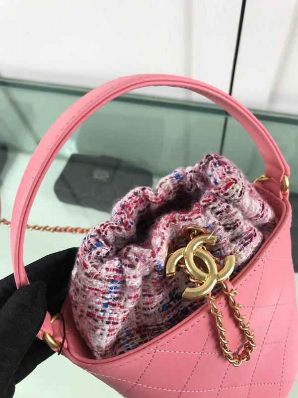 Zivas Charm Streamlined Design Fashion Handbag (Refined Practical Design) – Close-Up Detail
