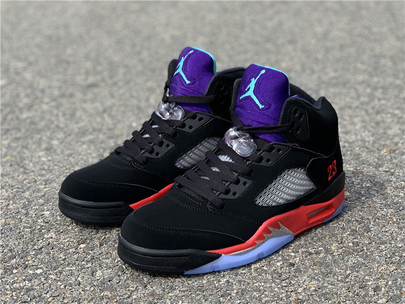 Nike Men's & Women's Luxury Lifestyle Trainers — Style 015 angle view