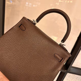  shopper bag interior and compartment view 9
