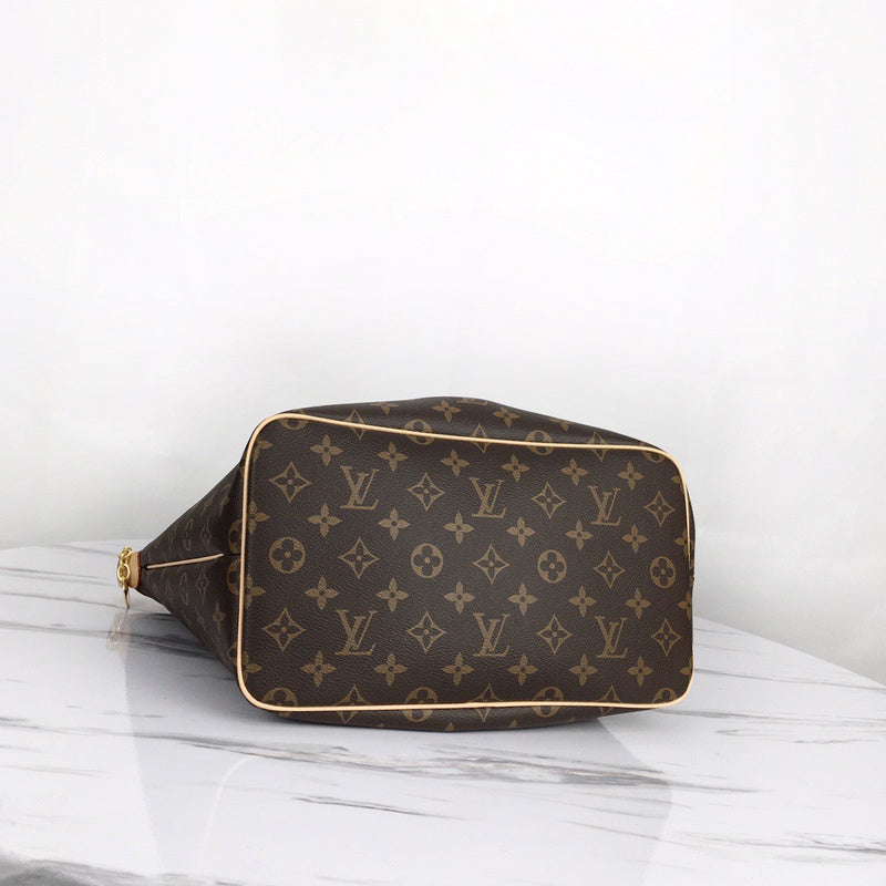Styled lifestyle shot of classic everyday-luxe women's handbag – women's designer-style accessory
