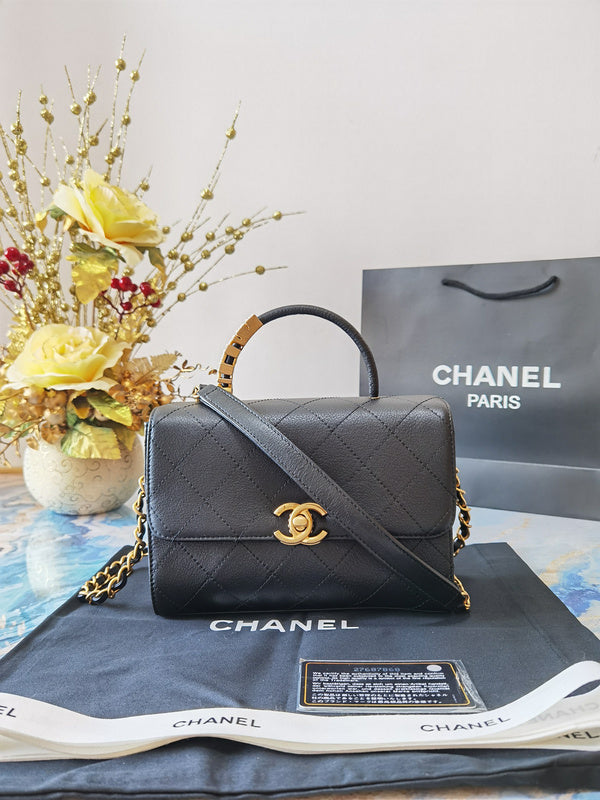  women's handbag, mid design, view 1