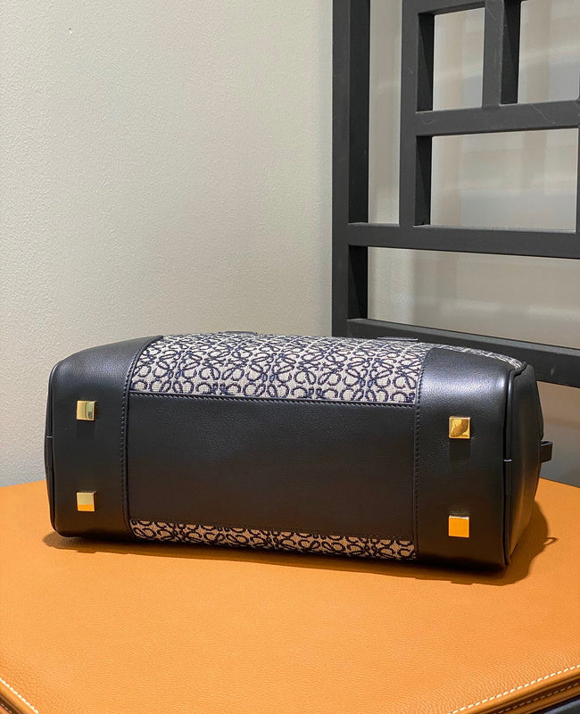 Ziva's Charm handbag – lifestyle view (28cm*18cm*10cm)