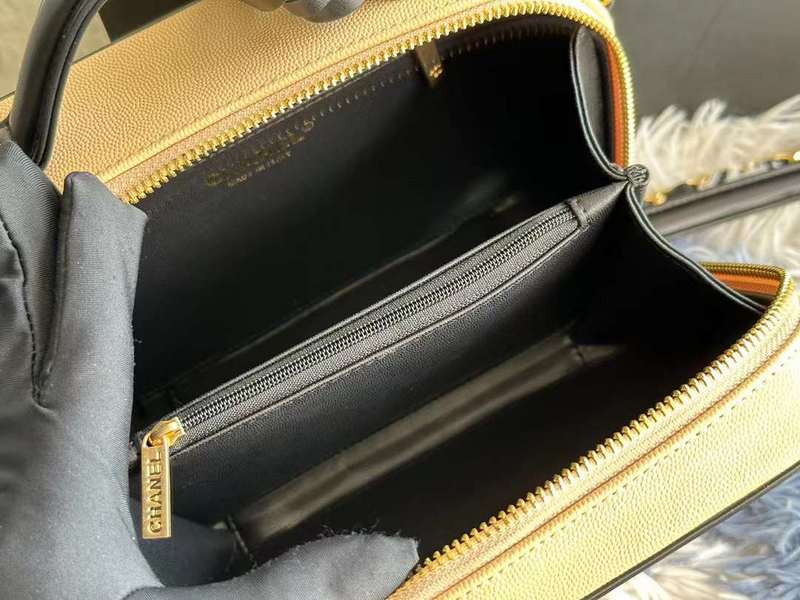 Zivas Charm Modern Minimalist Look Everyday Handbag (Elevated Daily Companion) – Styled Look