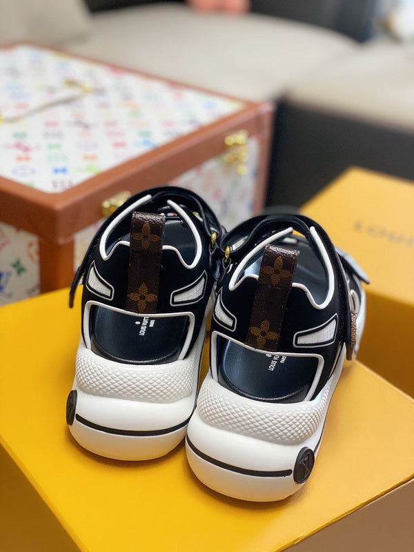 Side profile view of Louis Vuitton luxury piece style No.118