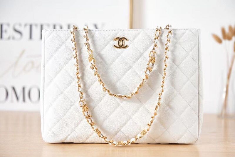 Zivas Charm Streamlined Design Designer Handbag (Statement-Ready Design) – Detail View