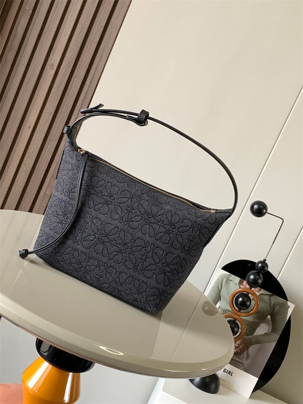 Ziva's Charm handbag – front view (21cm*17cm*13cm)
