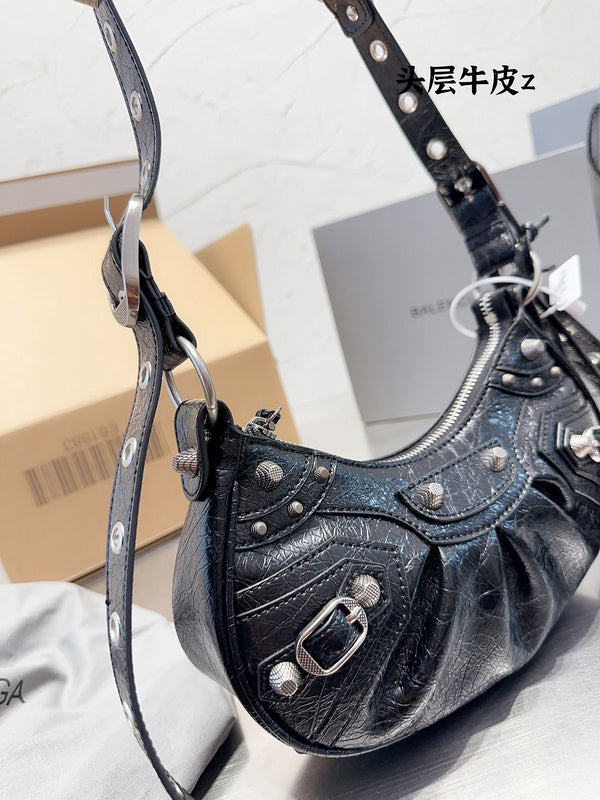 Ziva's Charm handbag – product shot (one versatile size)