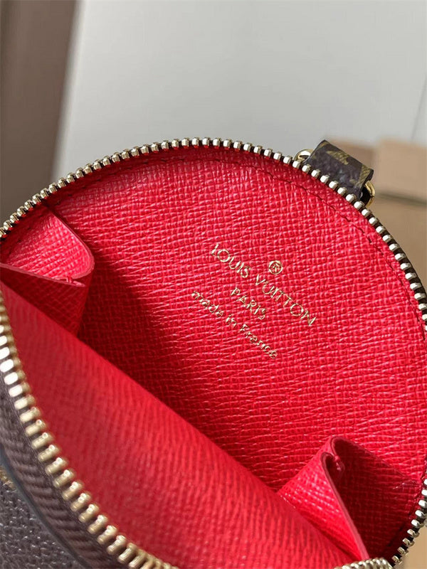  graceful structured bag detail view showing craftsmanship 8