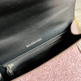 Handle and strap detail of premium modern women's handbag – women's statement bag