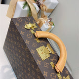  signature carryall bag detail view showing craftsmanship 8