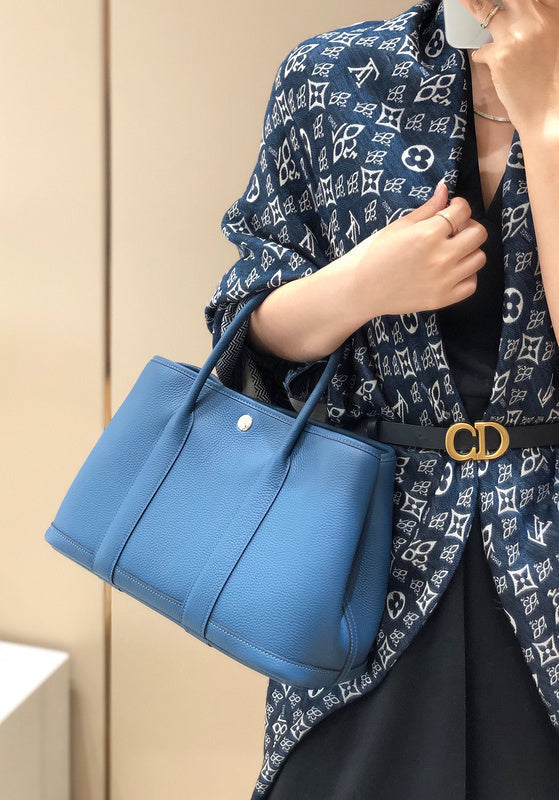 Versatile handbag styled for everyday wear