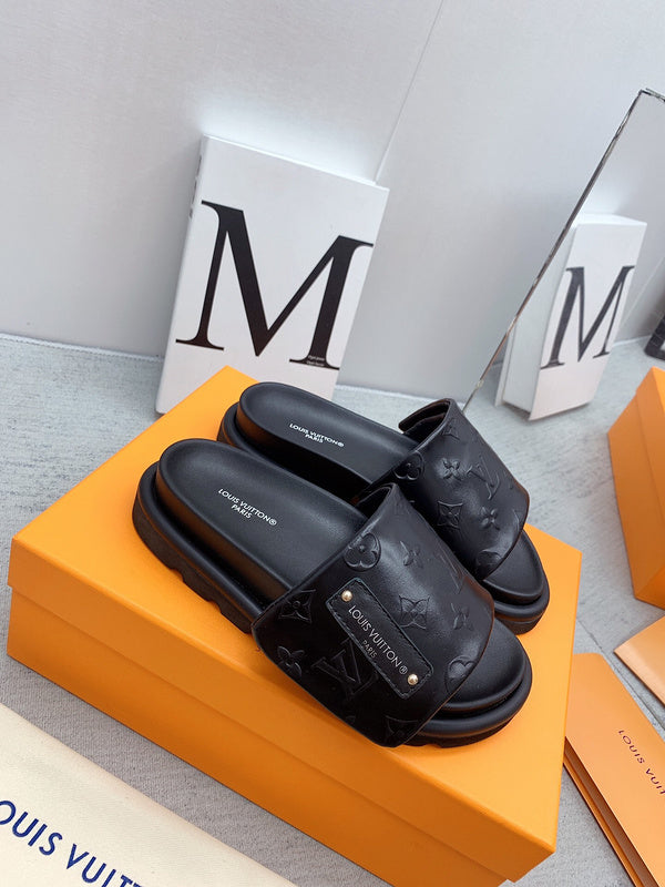 Louis Vuitton shoes Style 385 - full pair display