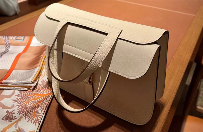  essential shopper bag detail view showing craftsmanship 32