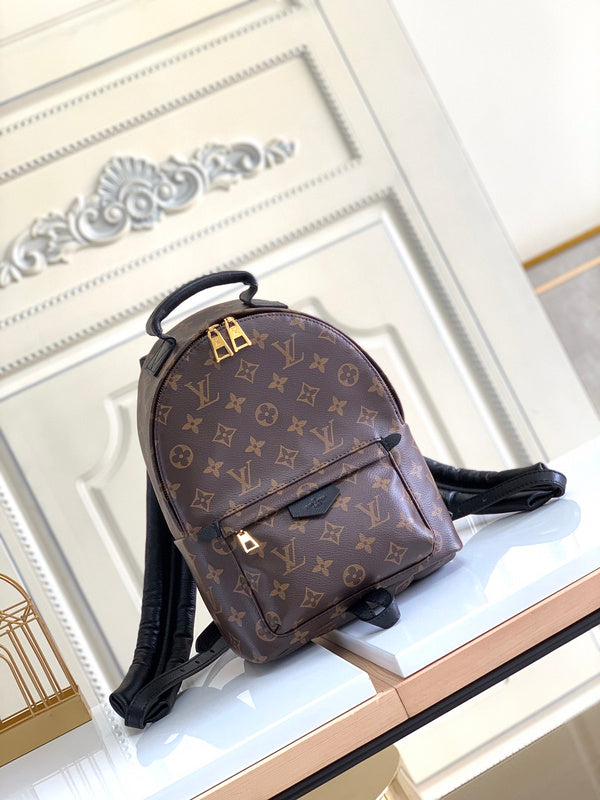 Handle and strap detail of classic modern women's handbag – women's premium purse