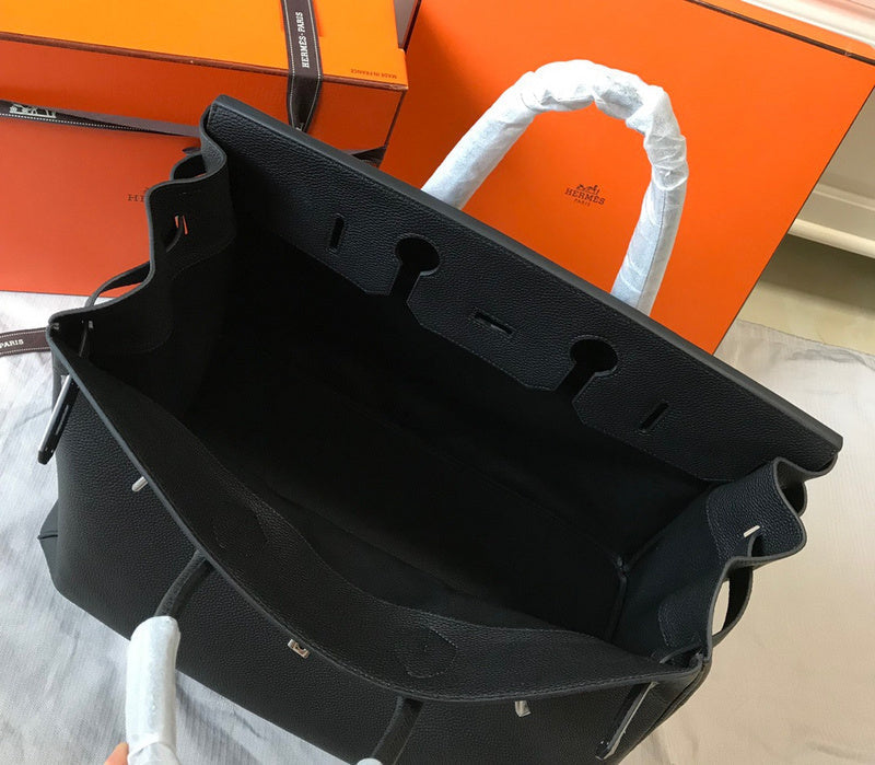 Structured handbag styled for everyday wear