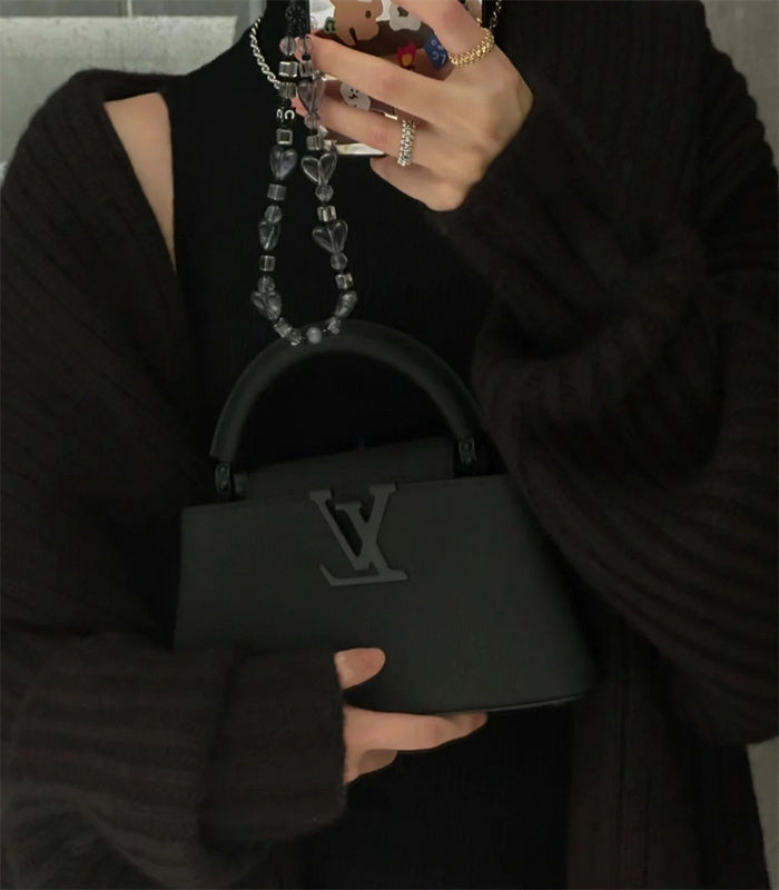  streamlined shoulder bag styled with outfit 18