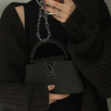  streamlined shoulder bag styled with outfit 18
