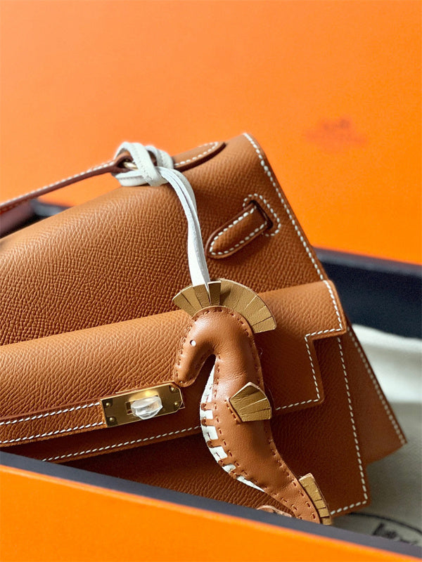  handbag interior and compartment view