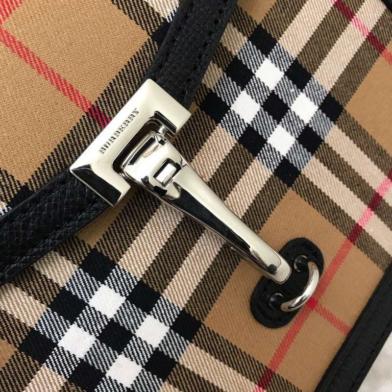 Ziva's Charm handbag – close-up view (one versatile size)