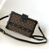  timeless everyday bag styled with outfit