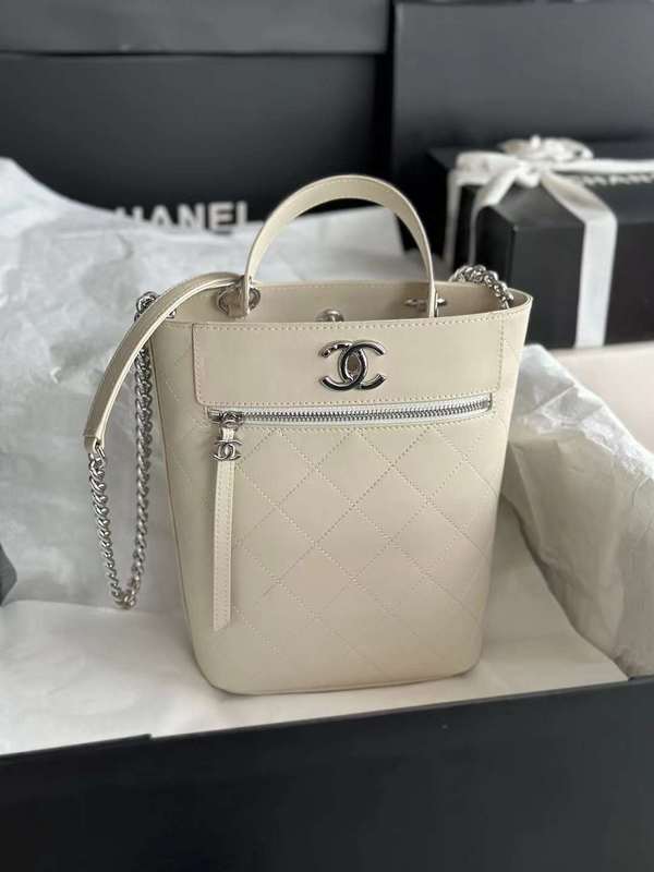 Zivas Charm Effortless Elegance Luxury Handbag (Timeless Wardrobe Addition) – Detail View
