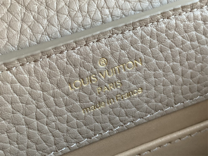  structured bag interior and compartment view 9