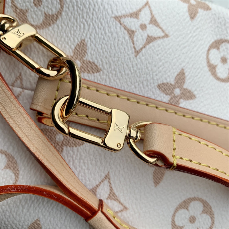 Statement handbag front view 7