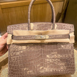  carryall bag close-up of hardware and finish 41