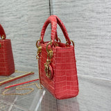 Handle and strap detail of statement sleek women's handbag – women's luxury handbag