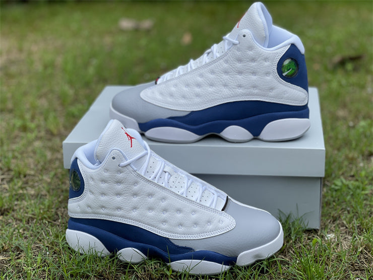 Nike Men's & Women's Premium Low-Top Trainers — Style 229 close-up view
