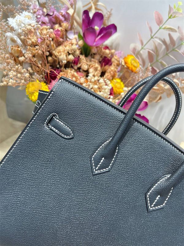  shopper bag interior and compartment view 9