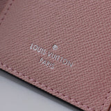 Side profile of modern chic women's handbag – women's designer-style accessory