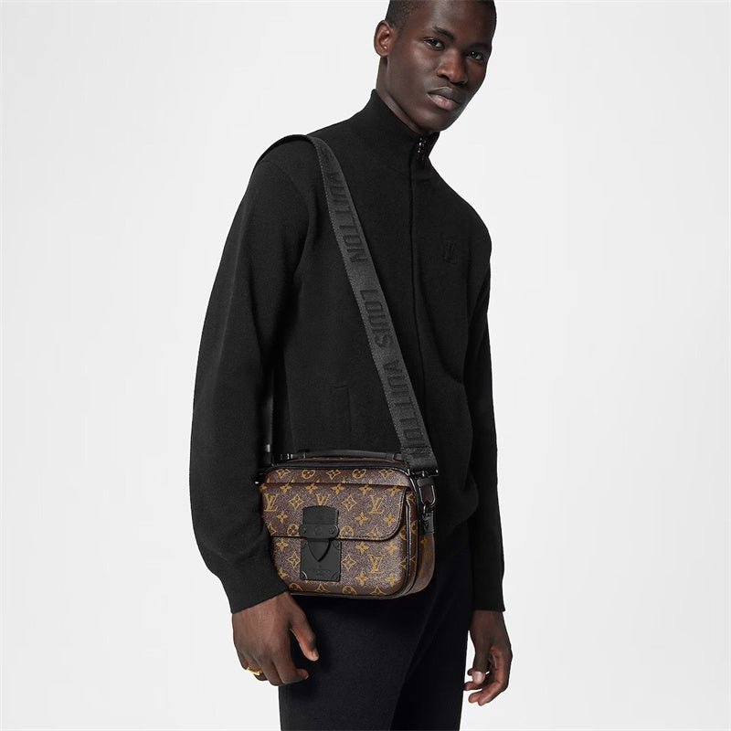  everyday bag interior and compartment view 15