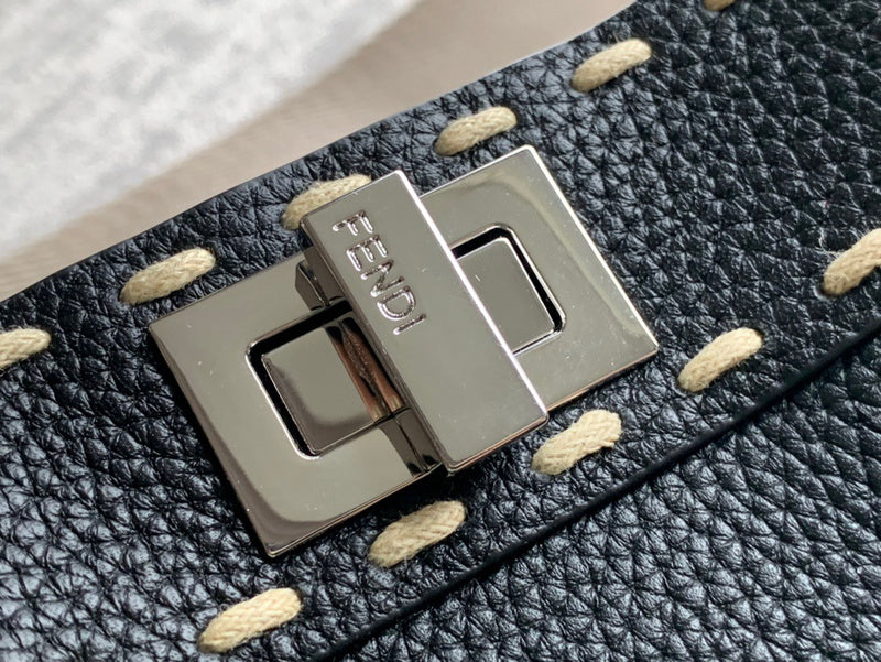 Ziva's Charm handbag – detail view (23cm*11cm*18cm)