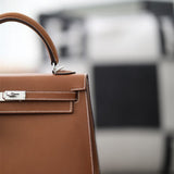  Versatile shopper bag carried on shoulder 10