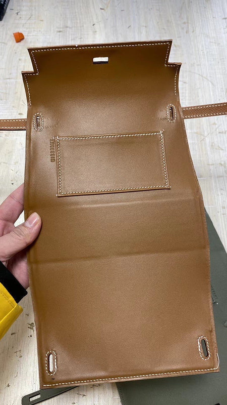 Balanced handbag styled for everyday wear