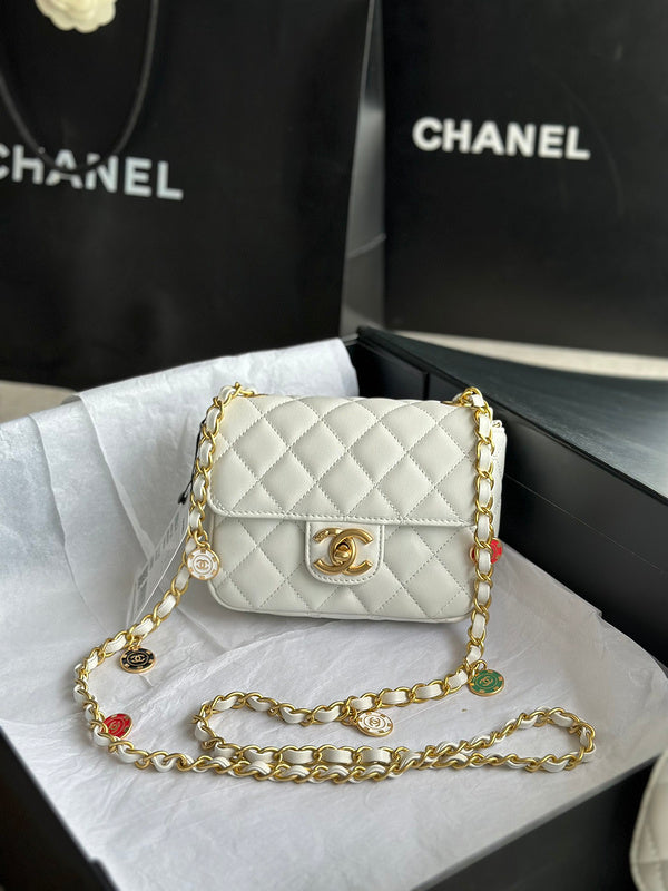 Zivas Charm Effortless Sophistication Designer Handbag (Modern Wardrobe Staple) – Close-Up Detail