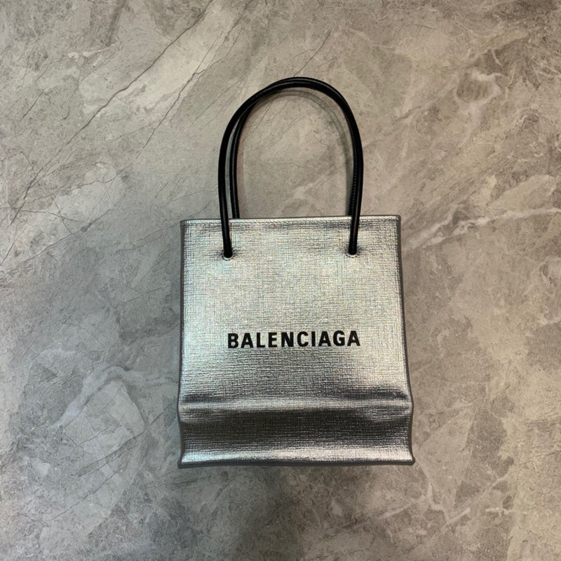 Modern Vegan Leather Handbag - Versatile Everyday Design | Women's Statement Accessory #910 - close-up detail shot (image 3) of designer-inspired handbag