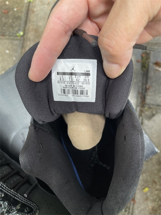 Nike Men's & Women's Designer Lifestyle Shoes — Style 236 angle view