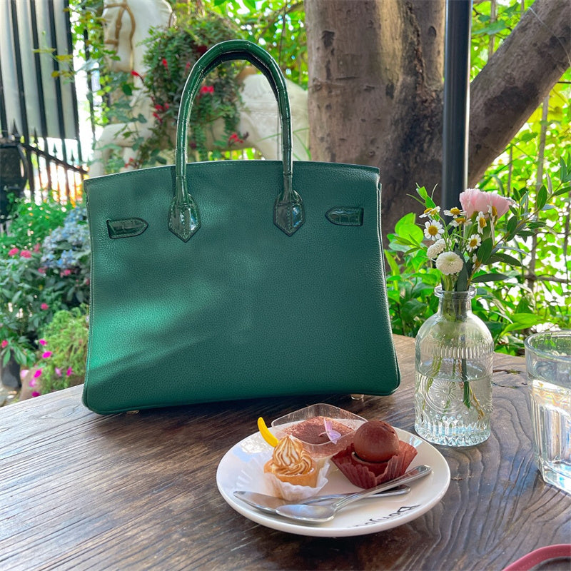  handbag interior and compartment view