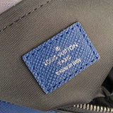 Side profile of statement everyday-luxe women's handbag – women's premium purse