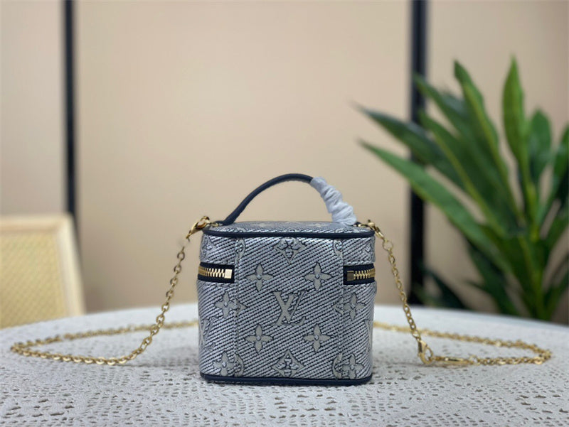  crossbody bag close-up of hardware and finish